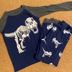 Dinosaur pajamas size 6 snug